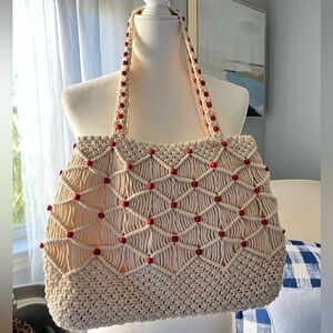 Macramé purse with red beads